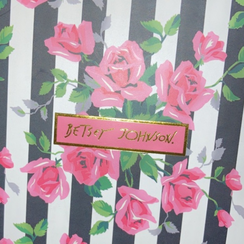 Betsey Johnson earrings - Picture 3 of 3